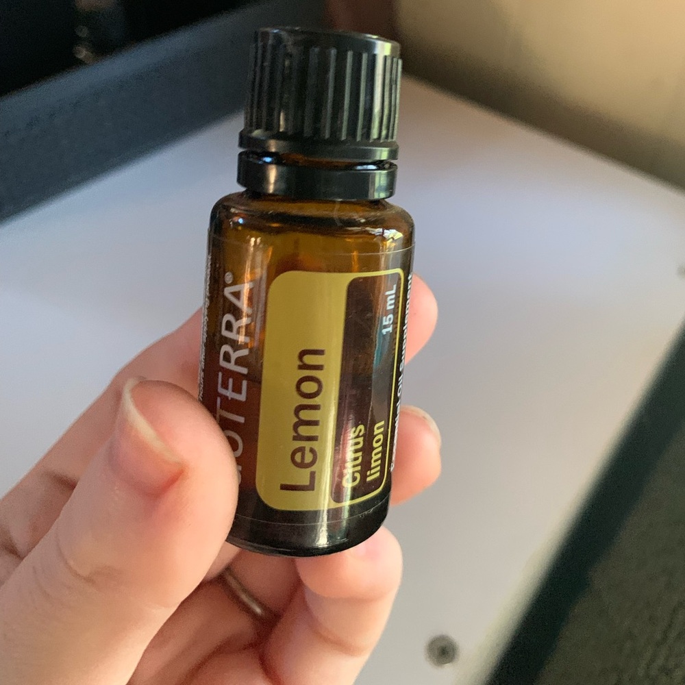 dōTERRA LEMON essential oil
